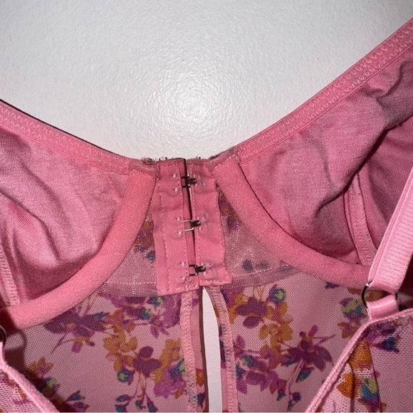 NWT Out From Under Carly Girl Crush Longline Flyaway Cami size medium - Picture 8 of 16